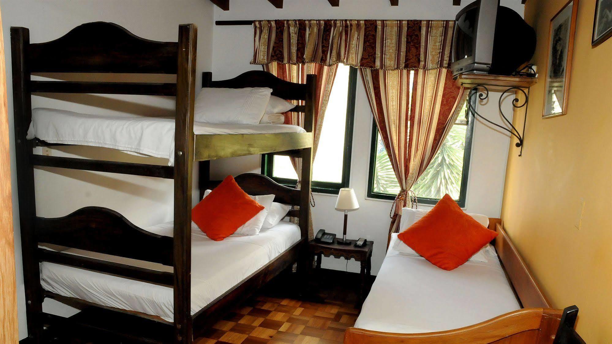 Hotel Ayenda Habana Vieja 1221 à Medellín Extérieur photo