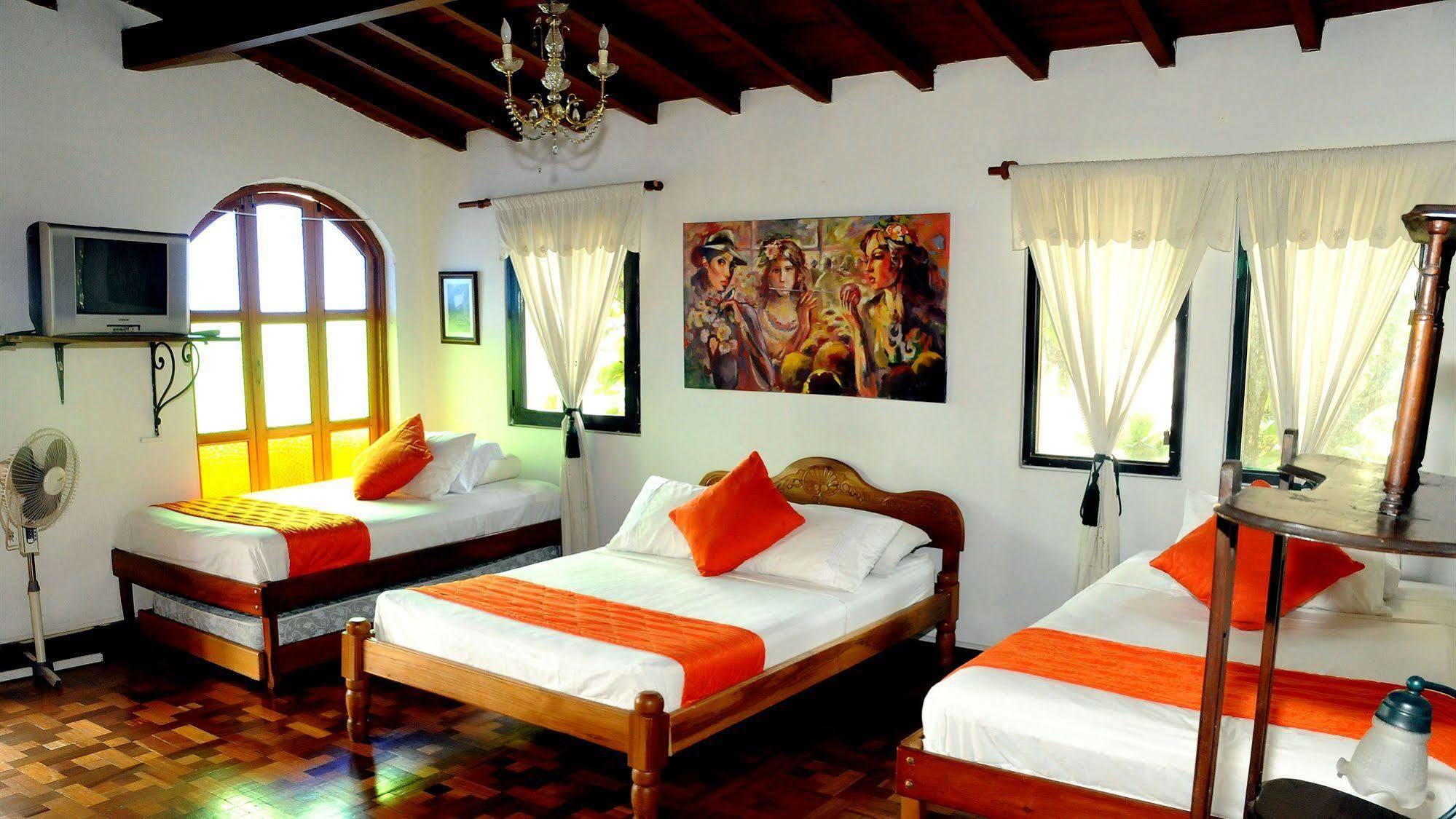 Hotel Ayenda Habana Vieja 1221 à Medellín Extérieur photo