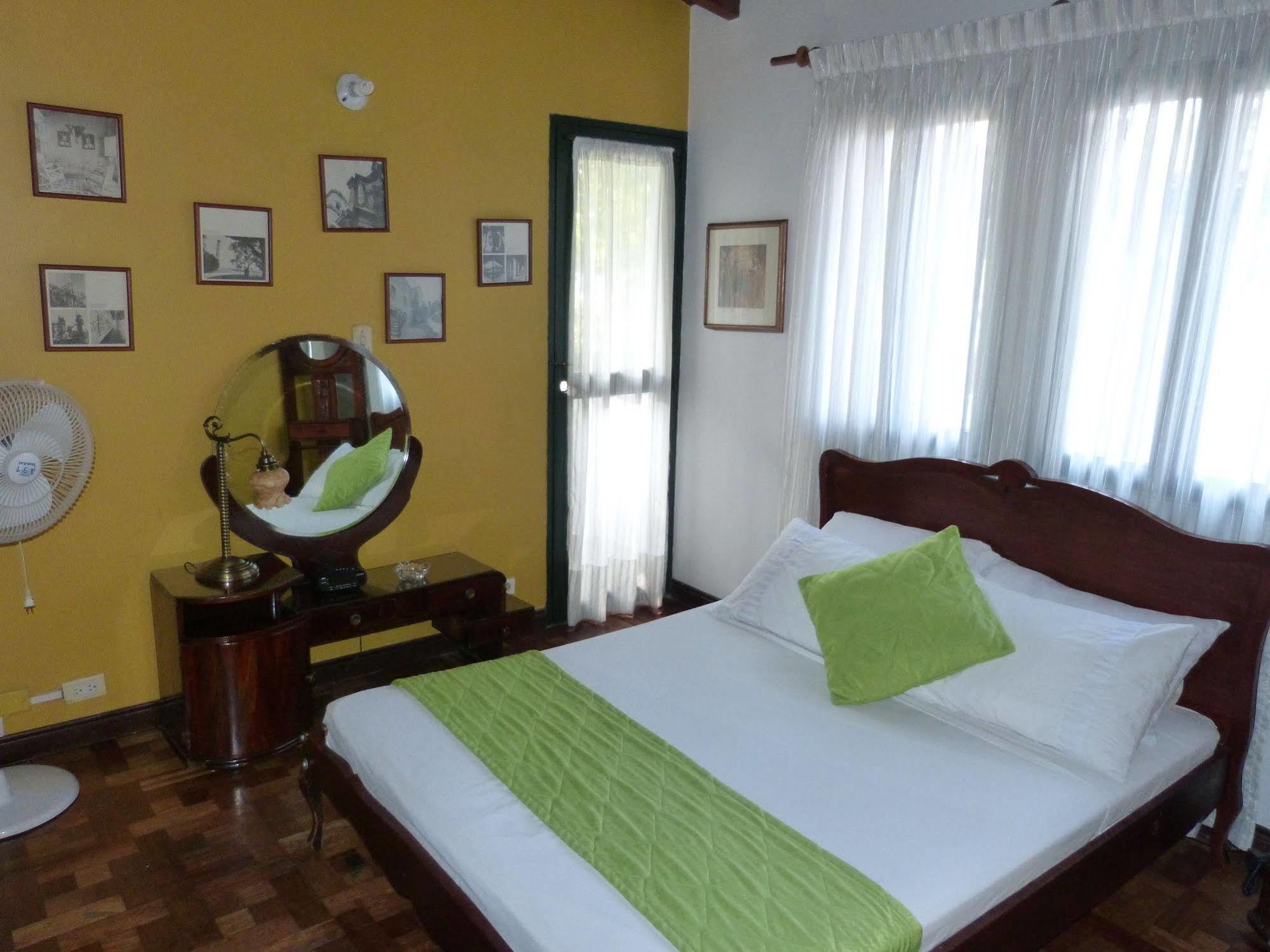 Hotel Ayenda Habana Vieja 1221 à Medellín Extérieur photo