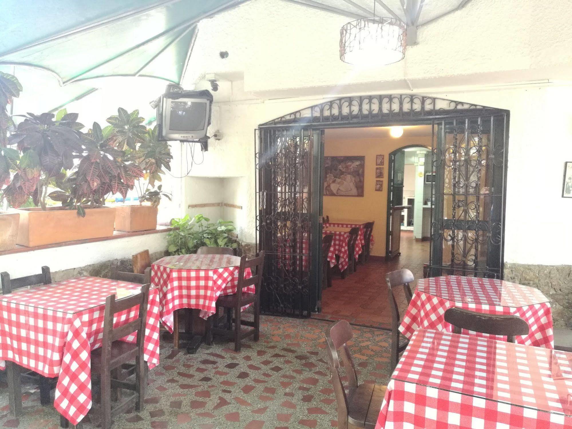 Hotel Ayenda Habana Vieja 1221 à Medellín Extérieur photo
