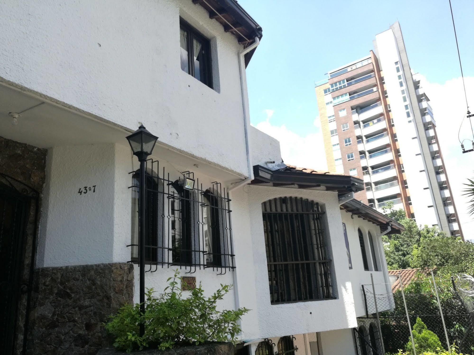 Hotel Ayenda Habana Vieja 1221 à Medellín Extérieur photo