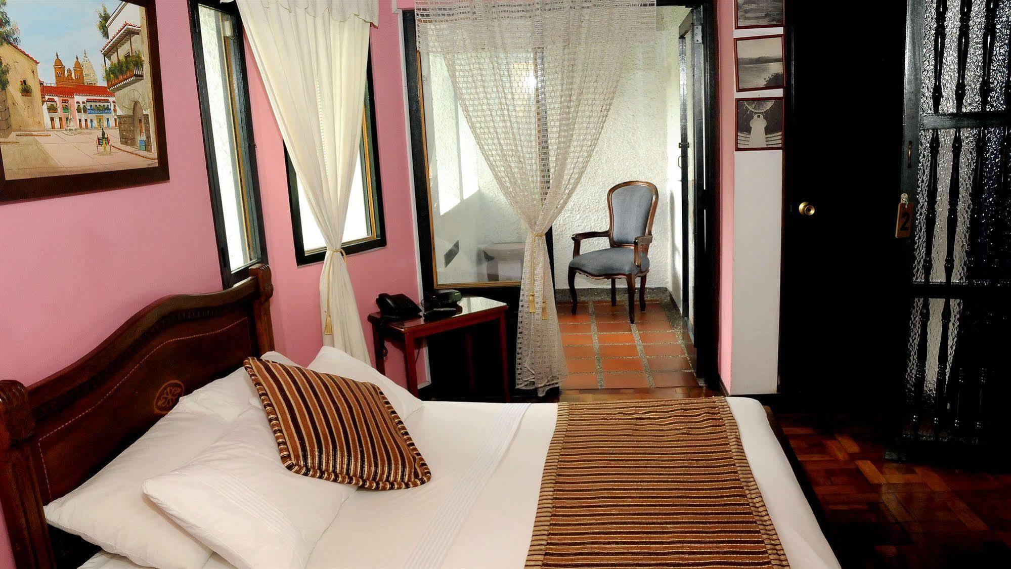 Hotel Ayenda Habana Vieja 1221 à Medellín Extérieur photo